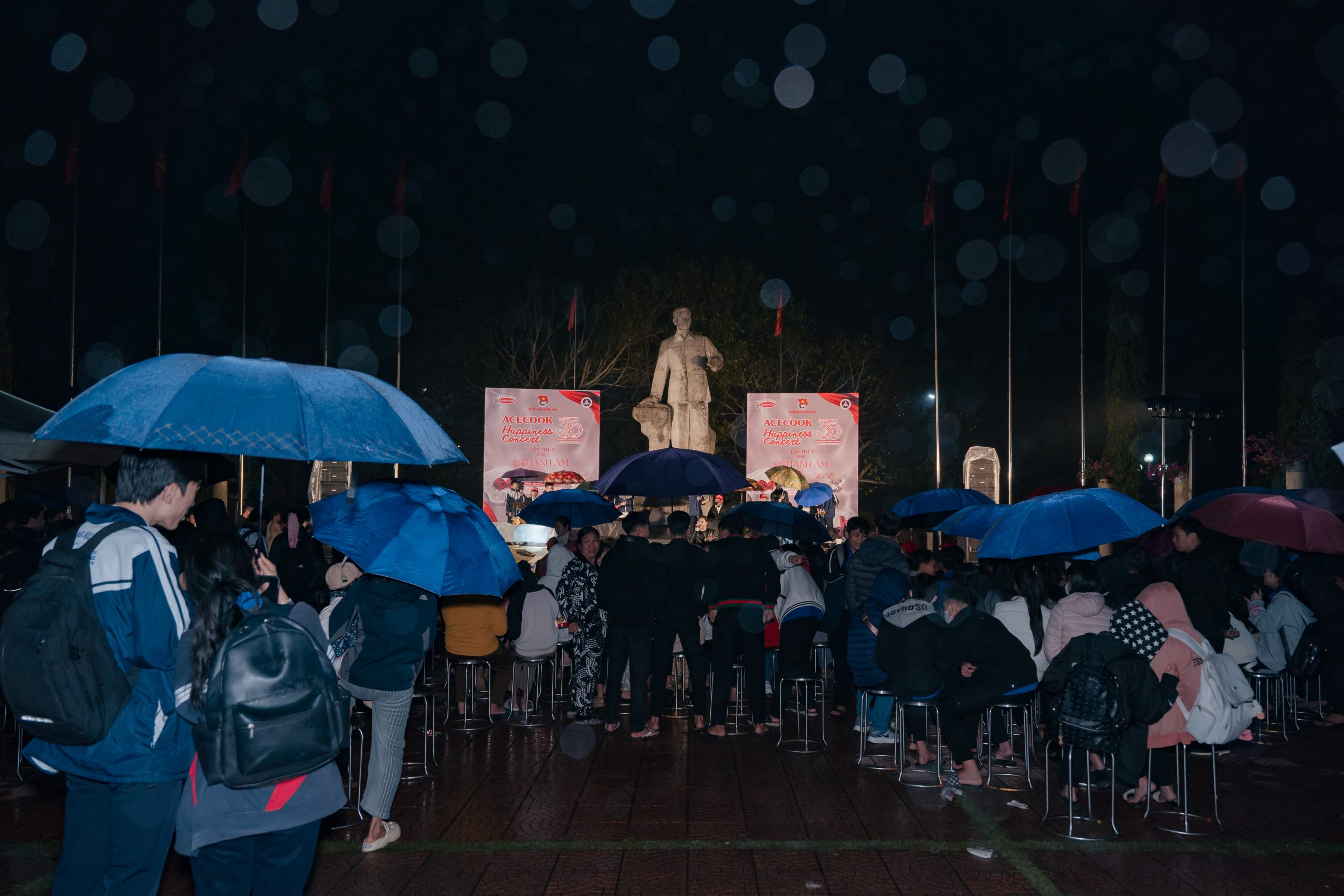 Buổi biểu diễn nhận được sự ủng hộ nhiệt tình của người dân địa phương