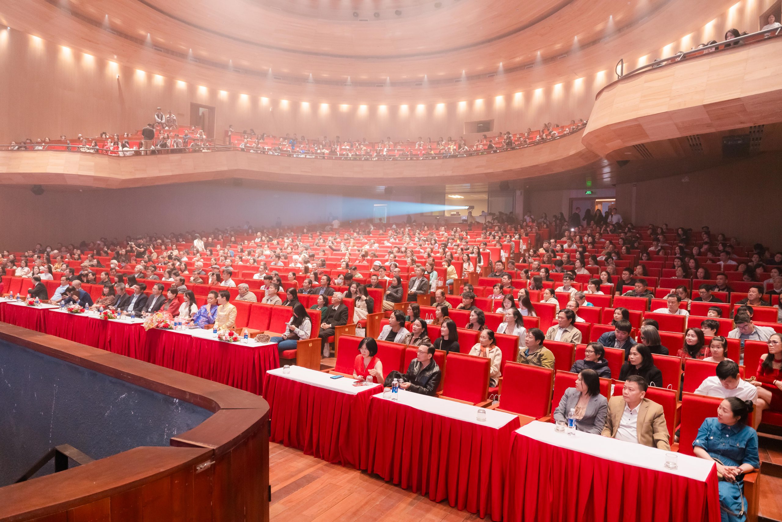 Hơn 900 khán giả tham gia chương trình tại Nhà Hát Sông Hương