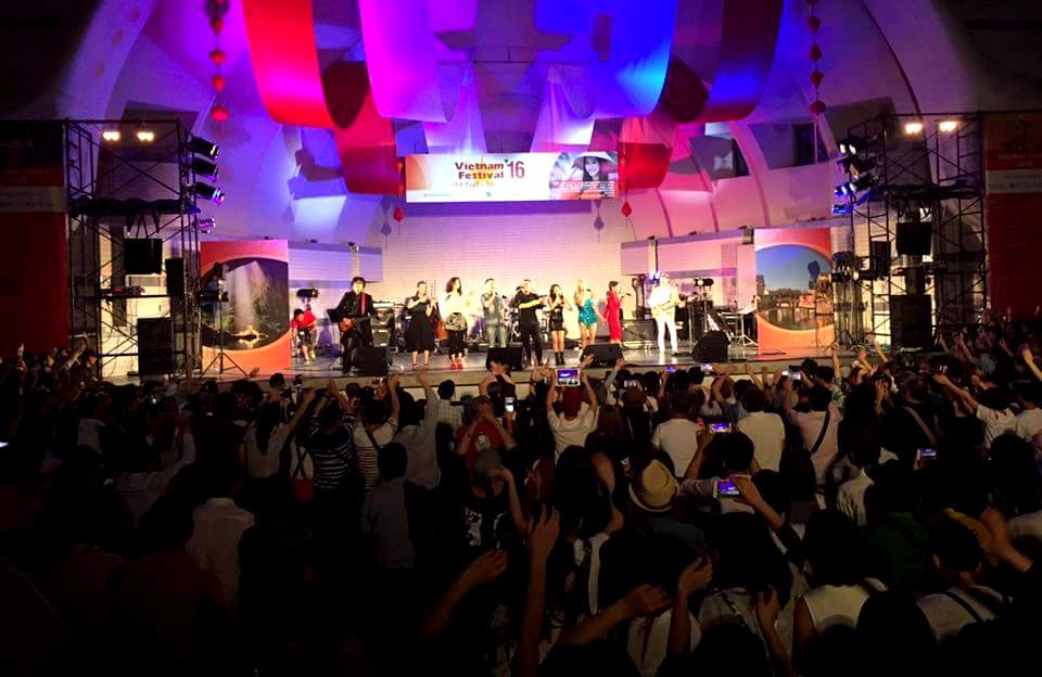 Biểu diễn âm nhạc tại lễ hội